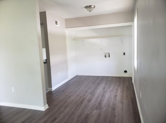 Building Photo - 797 Cavalier Dr