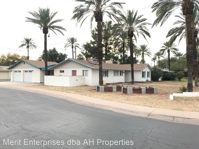 Building Photo - 4 br, 3 bath House - 103 W PALMDALE DR