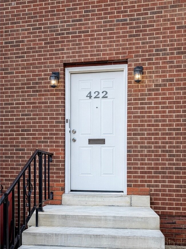 Building Photo - 422 E 4th St