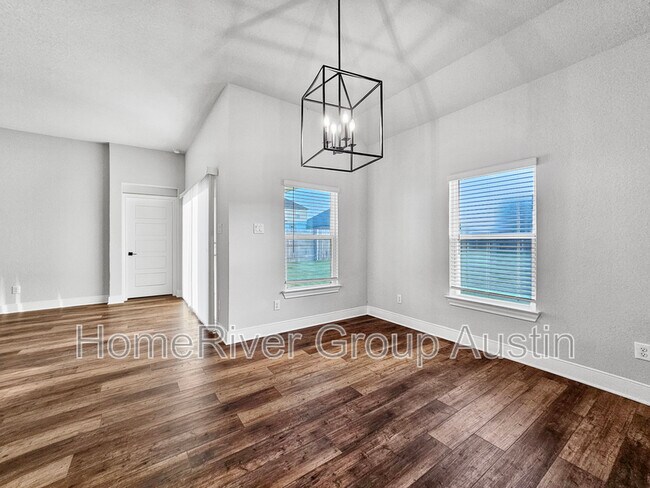 Foto del edificio - 117 Skyflower Ln