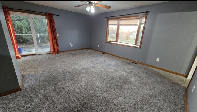 Foto del edificio - 29543 Eiffel Ave