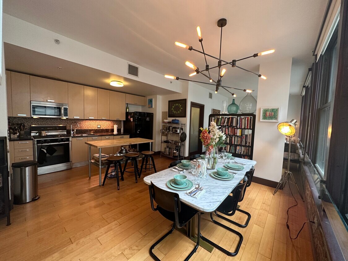 Foto principal - 460 S Spring St