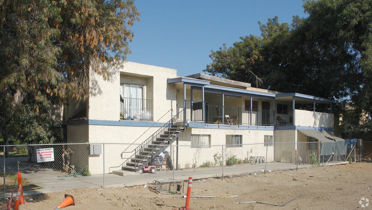 Building Photo - 812 E Santa Ana Blvd