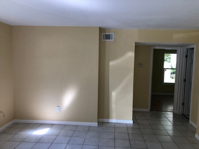 Foto del edificio - Great home in West Park off of Newberry Road.