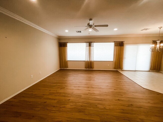 Building Photo - 55+ Beautiful One story in Solera!