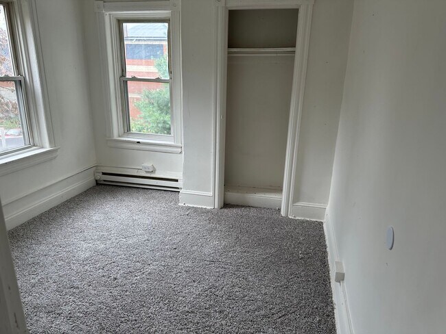 Foto del edificio - Beautiful 4 bedroom house for rent