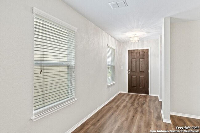 Foto del edificio - 3 Bedroom/2 Bath Silver Canyon Subdivision