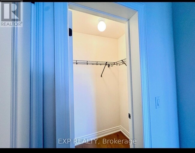 Building Photo - 553 Vine Cliff Blvd