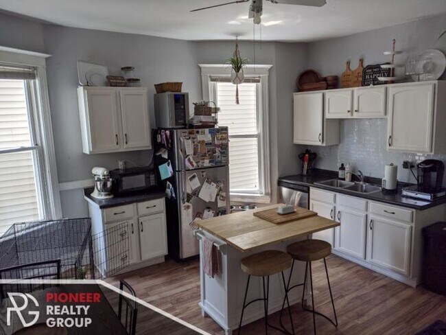 Building Photo - 2 bedroom in CHICAGO IL 60613