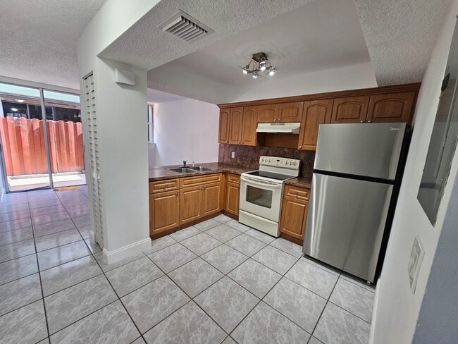 Building Photo - 2795 W 55th St