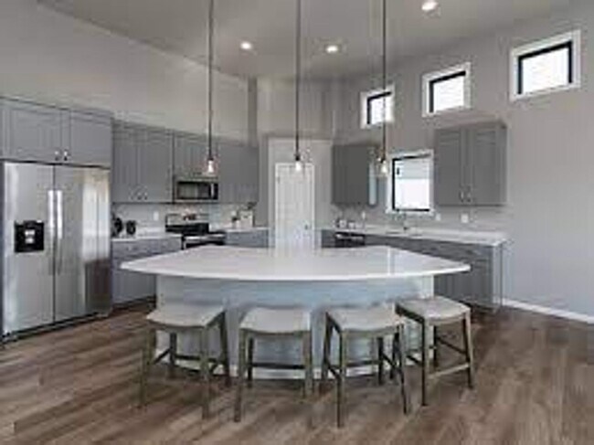 Building Photo - 5257 8th Ct W