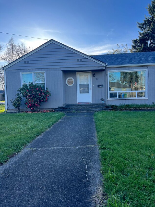 Primary Photo - Cute Duplex Bungalow