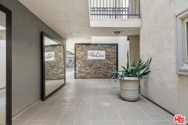 Building Photo - 141 S Clark Dr