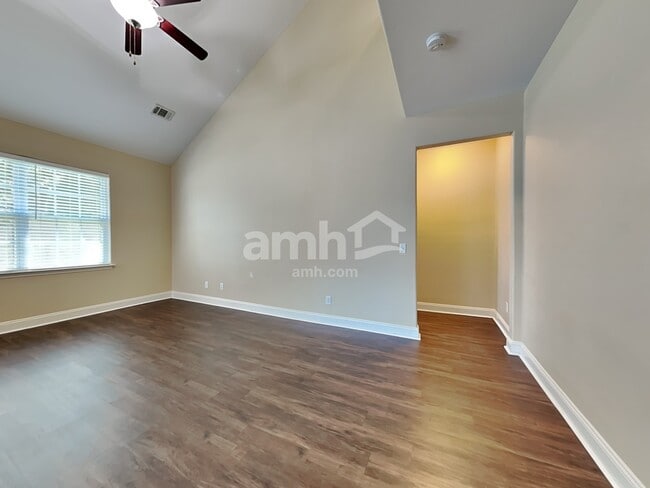 Building Photo - 830 Hyacinth Cir