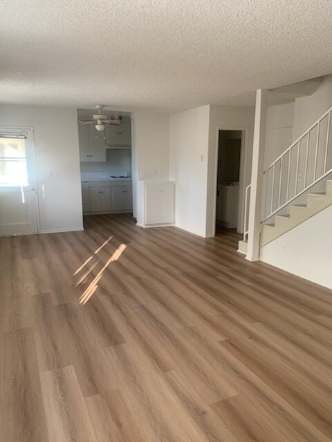 Sala de estar - 1109 S Sherbourne Dr