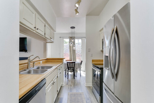 Foto del edificio - 300 Primrose Ln
