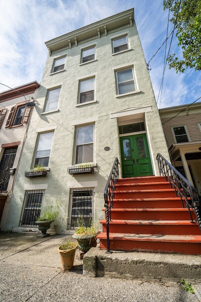 Primary Photo - 200 Jay St