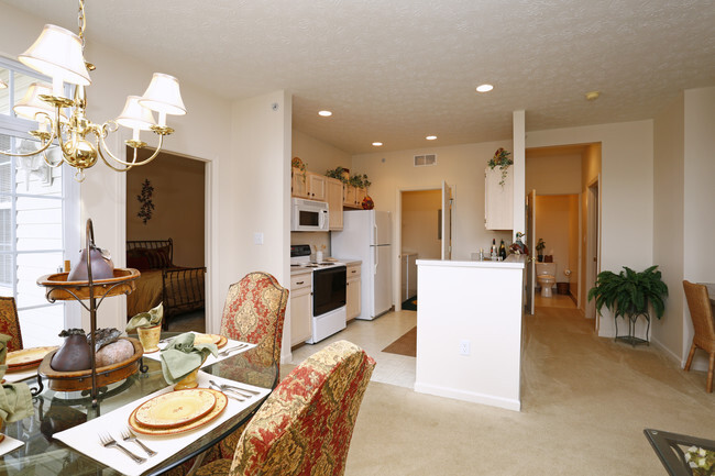 2BR - Dining Area - Castle Ridge Apartments