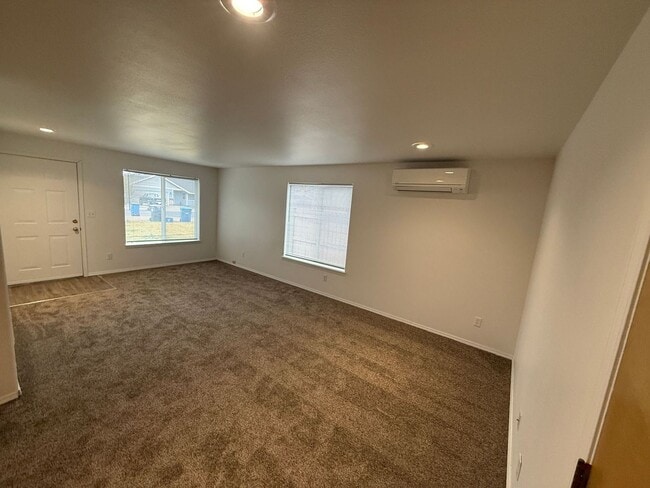 Building Photo - 2022-2022 SW 22nd St