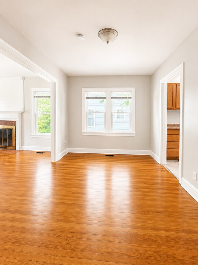 Foto del edificio - 214 Westwood Ct