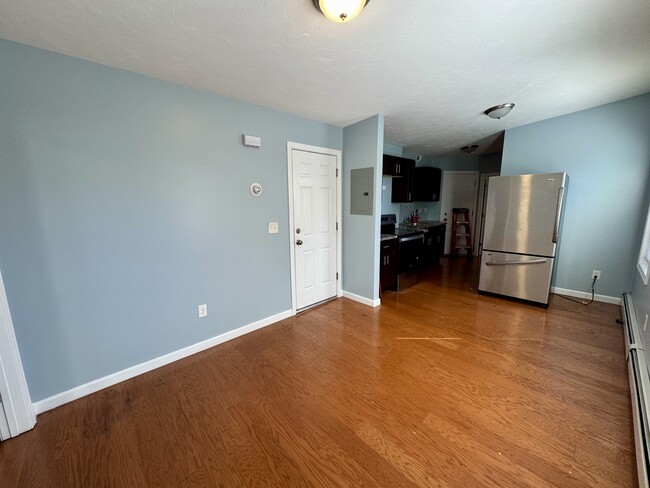 Building Photo - 27 Florence St