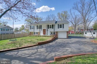 Building Photo - 12805 Point Pleasant Dr