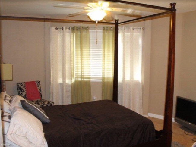 Building Photo - 523 Hathorn Rd