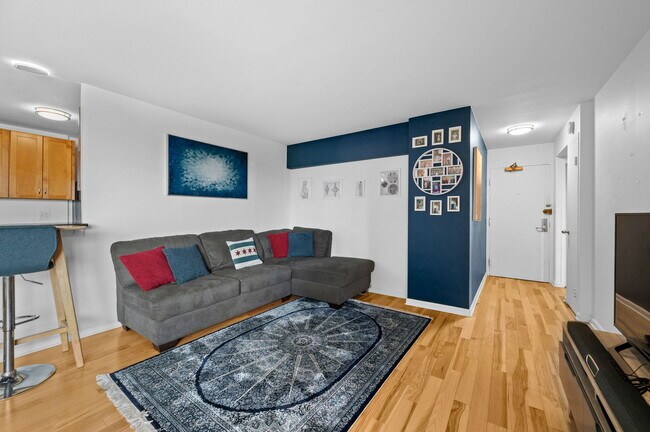Foto del edificio - 3440 N Lake Shore Dr