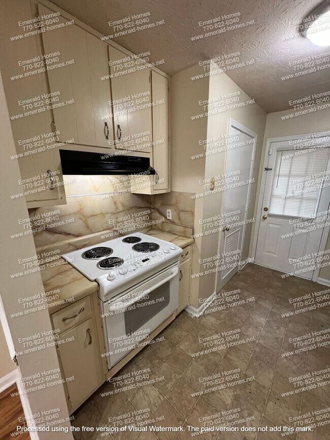 Building Photo - Beautiful Ranch 2 bedroom 2 bath available...