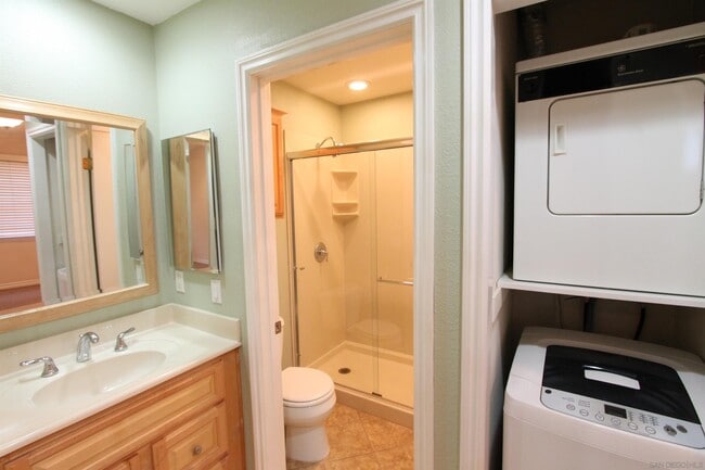 Building Photo - 18 Andarrios