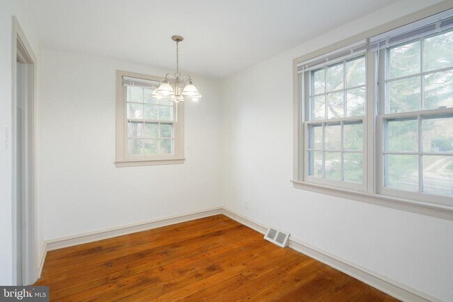 Foto del edificio - 2830 Midvale Ave