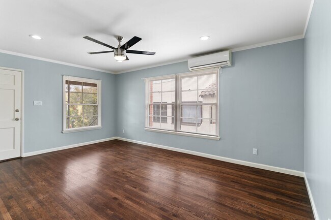 Building Photo - 2104 E Florida St