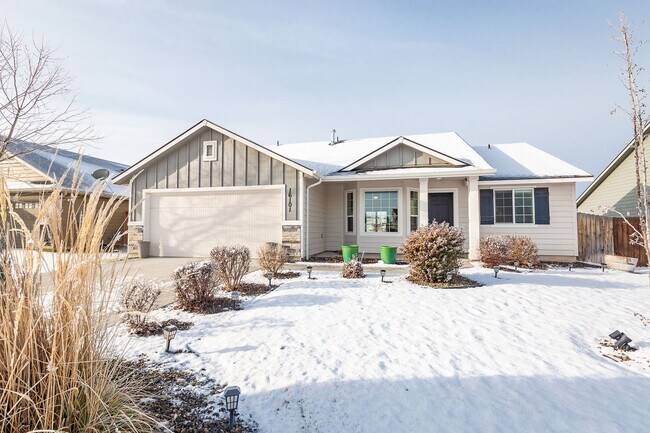 Foto del edificio - 3 bed 2 bath home