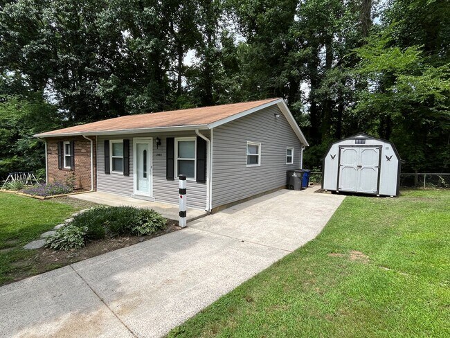 Building Photo - Nice One-Level 3 Bedroom 1.5 Bath Home
