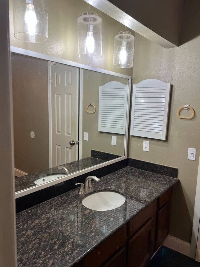 Foto del edificio - 8306 Windy Creek Dr