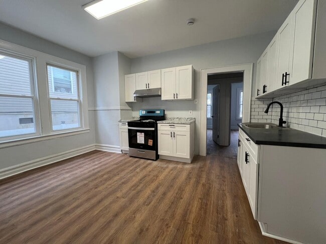 Building Photo - 55 Schley St