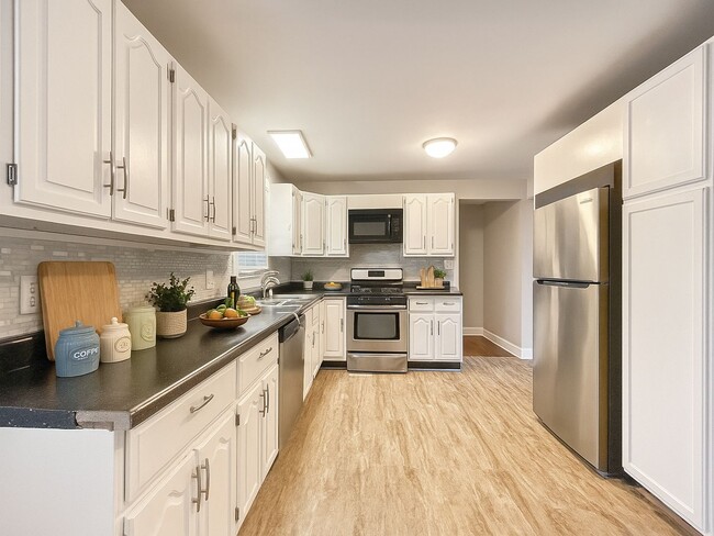 Building Photo - Stunning 4-Bed, 2.5-Bath Corner Lot Home with Modern Upgrades & Detached Garage – Move-In Ready!