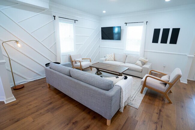 Building Photo - 815 Eastern Ave