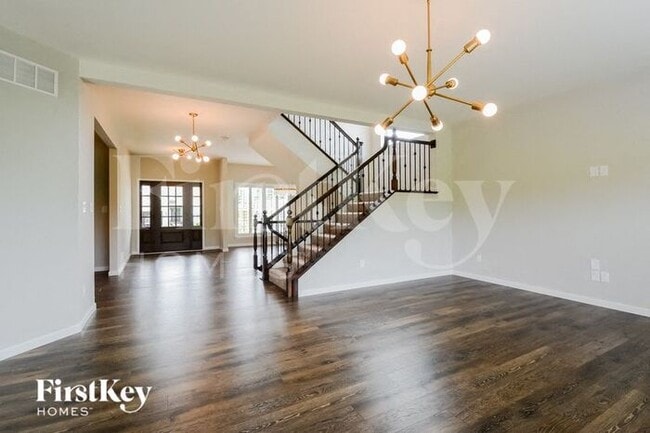 Building Photo - 726 Winding Bluffs Dr