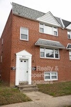 Building Photo - 8911 Alton St