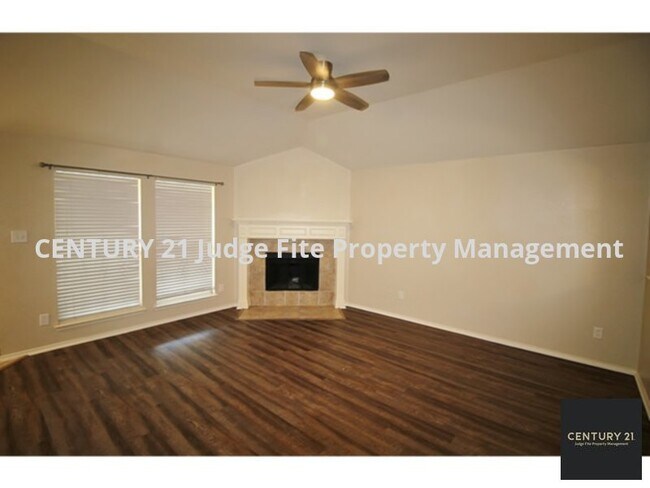 Building Photo - Lovely 4/2/2 in S. Arlington For Rent!