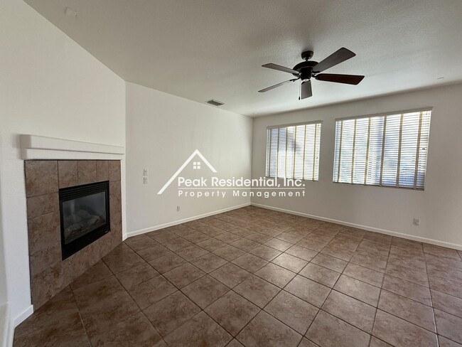 Foto del edificio - Spacious 4bd/2ba Elk Grove Home with 3-Car...