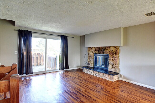 Foto del edificio - 8410 Woodgrove Ct