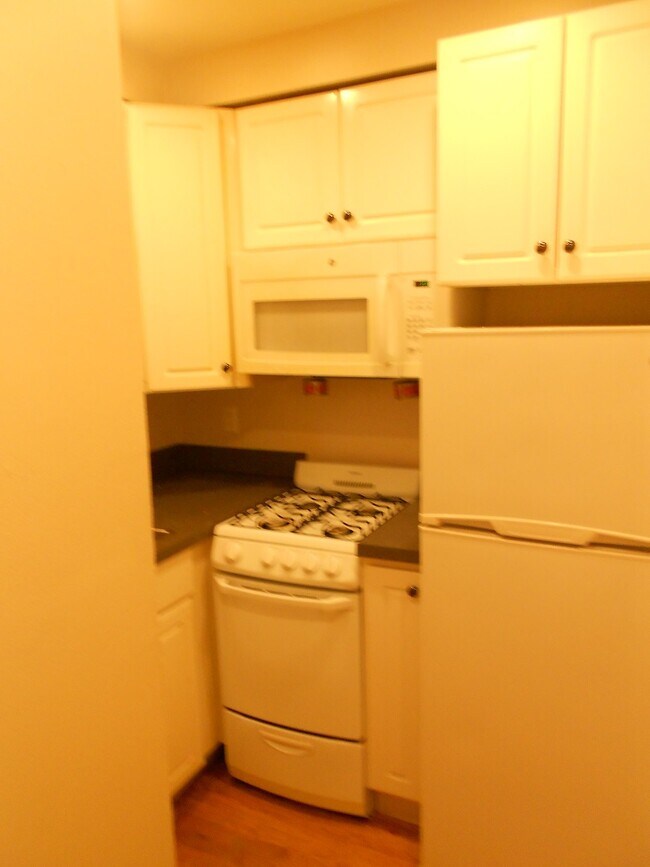 Foto del edificio - 32 Edgerly Rd