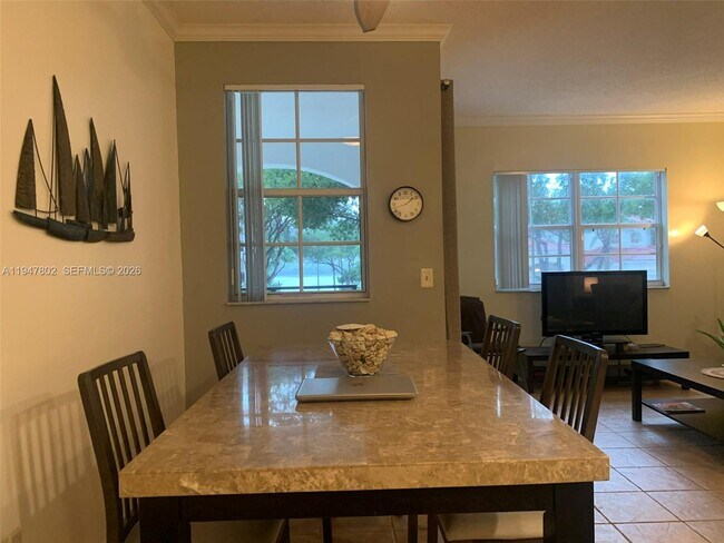 Foto del edificio - 3235 NE 184th St