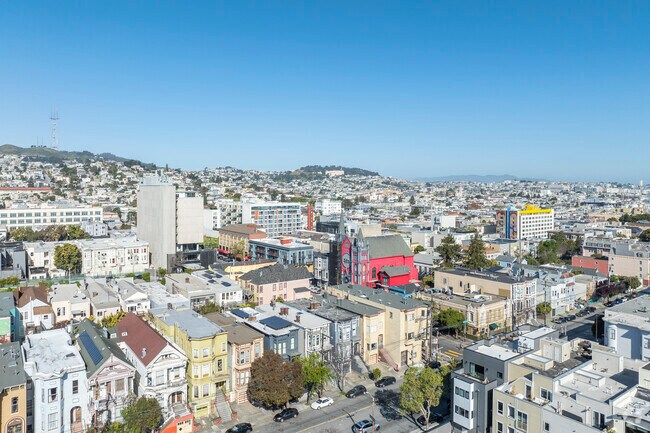 Aéreo - 1110 S Van Ness Ave