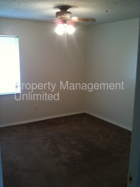 Building Photo - 207 W Little Creek Rd