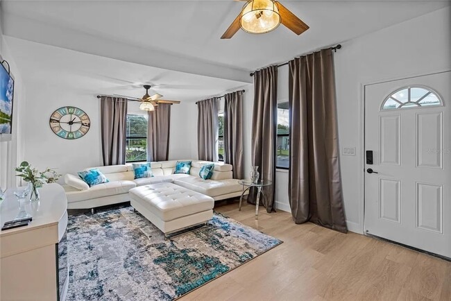 Foto del edificio - Beautifully Renovated Home for Rent – Modern Interior – $1,699/month