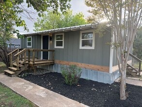 Building Photo - 909 Hackberry St