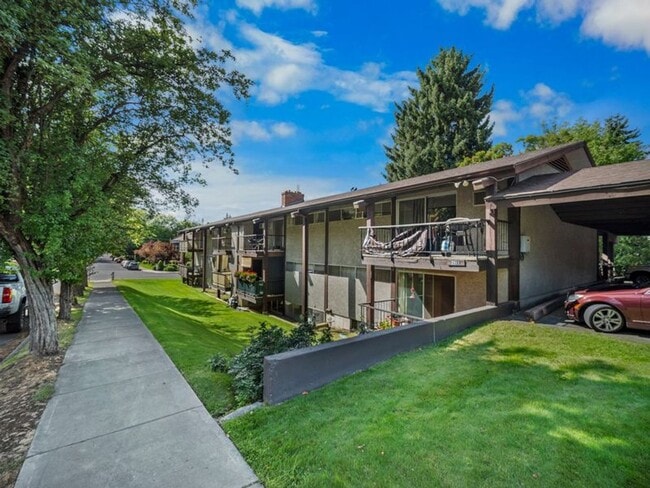 Building Photo - Modern Comfort: 1-Bedroom Apartment with B...